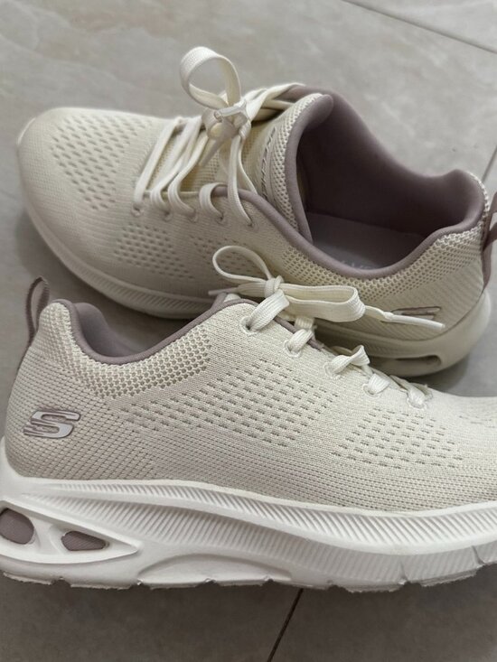 Skechers Shoes - Skechers memory foam women's sneakers size 7.0